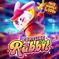 Bánh xe Roulette và chip cược trên bàn chơi tại j888 casino